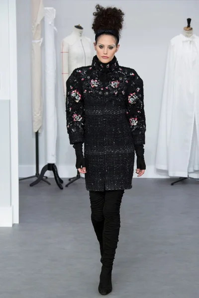 Look 16